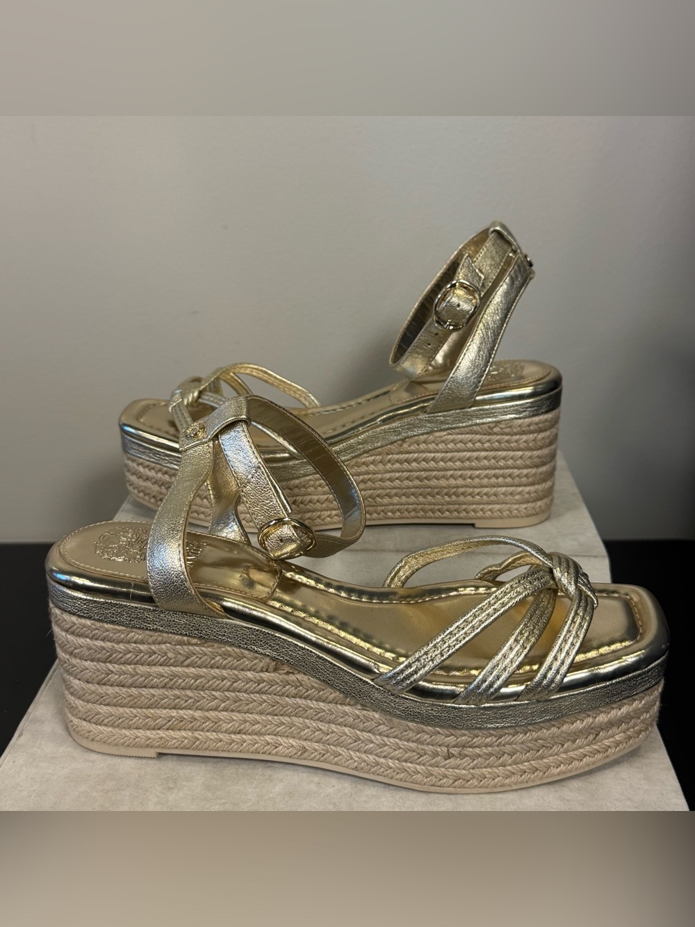 Vince Camuto leather Metallic Gold Espadrille Platform Sandals, size 9, NWOT